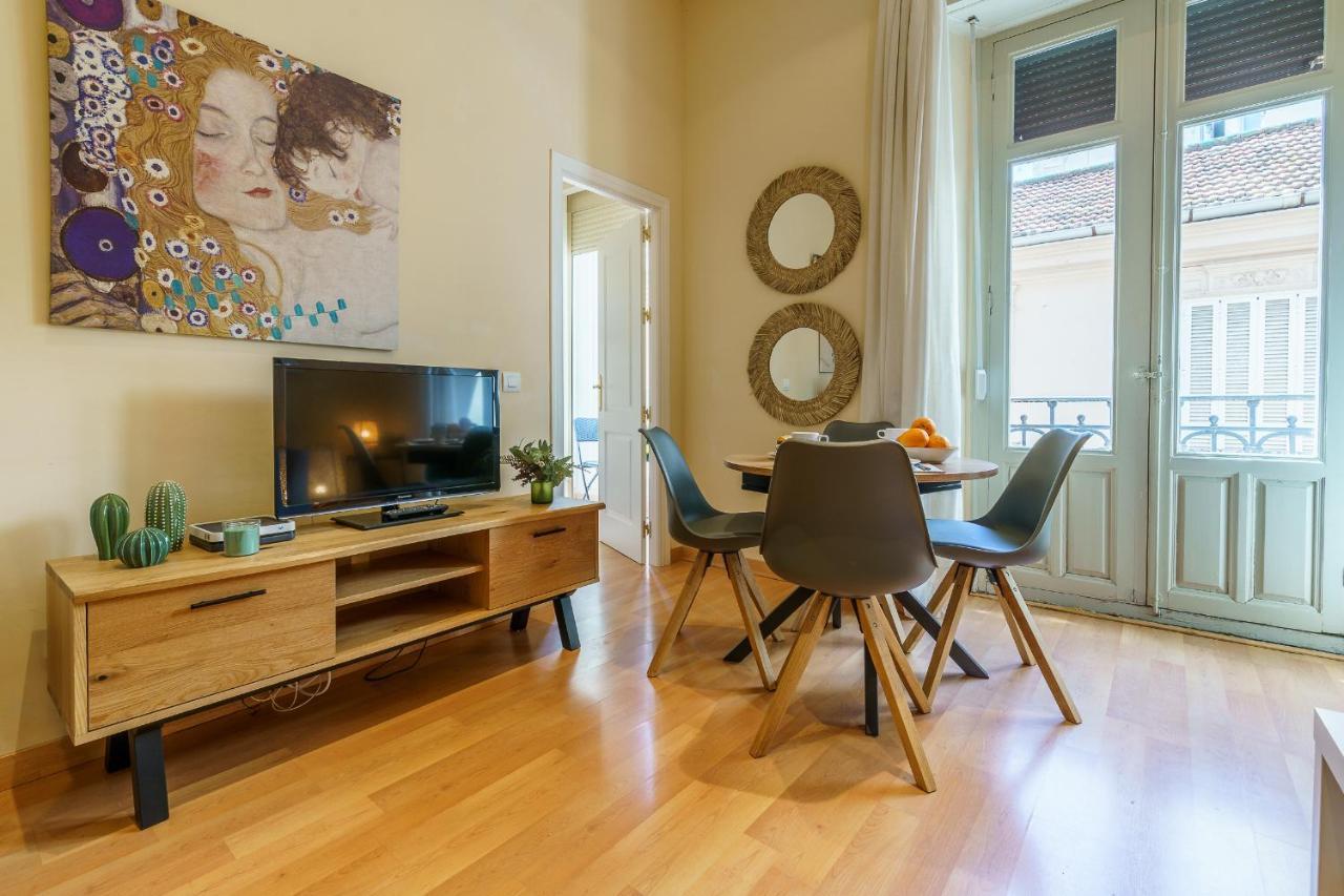 Bright Two-Bedroom Apartment In The Historic Center มาลากา ภายนอก รูปภาพ