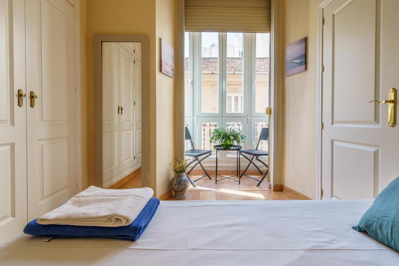 Bright Two-Bedroom Apartment In The Historic Center มาลากา ภายนอก รูปภาพ