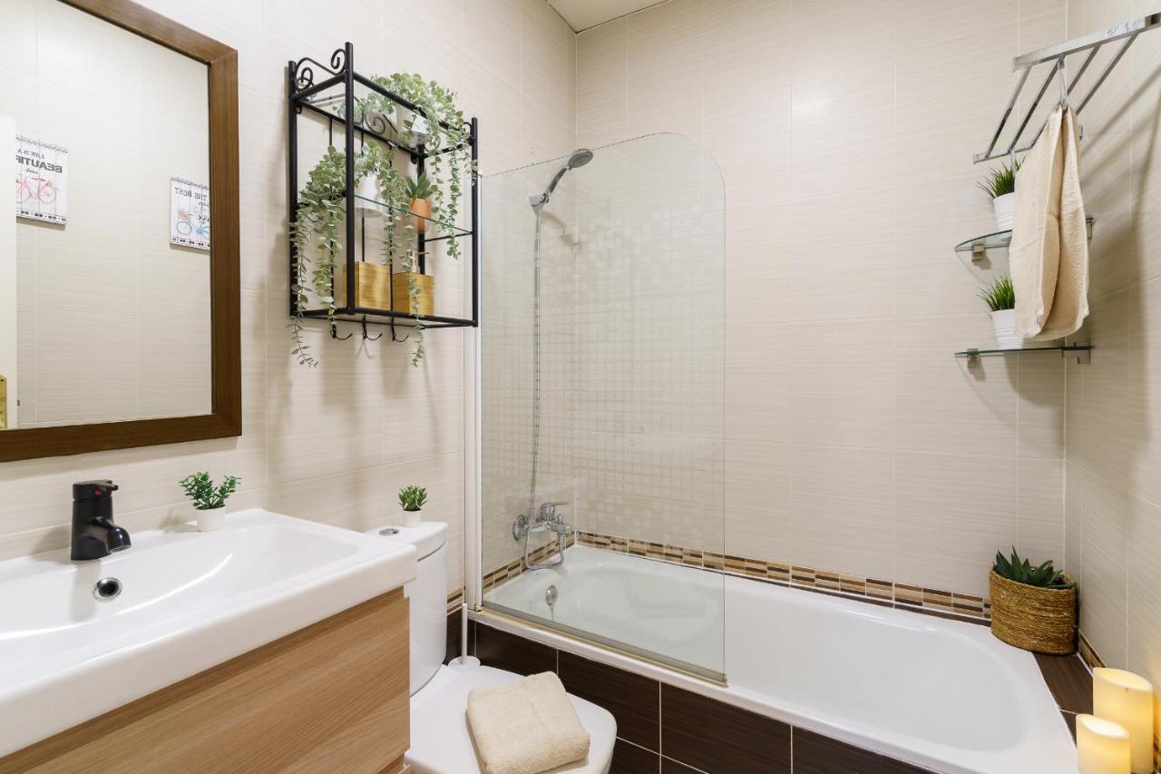 Bright Two-Bedroom Apartment In The Historic Center มาลากา ภายนอก รูปภาพ