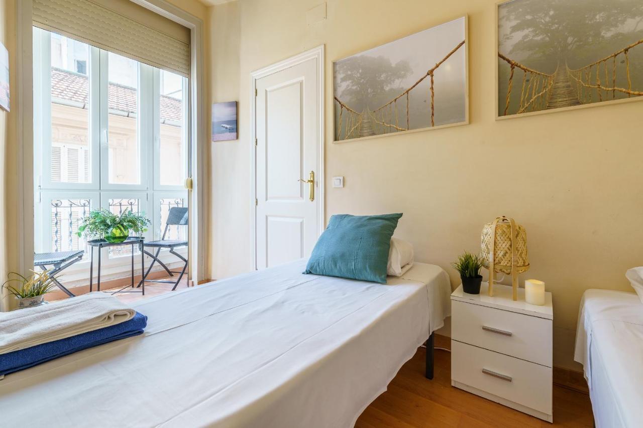 Bright Two-Bedroom Apartment In The Historic Center มาลากา ภายนอก รูปภาพ